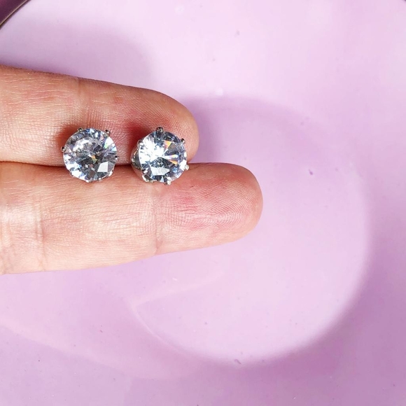 Alquimia Jewelry - MEDIUM SOLITAIRE DIAMOND STUDS